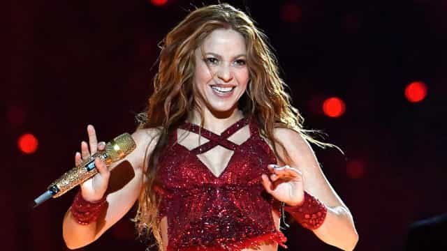 Shakira diz viver ‘momento sombrio’ em 1ª declaração sobre fim de casamento