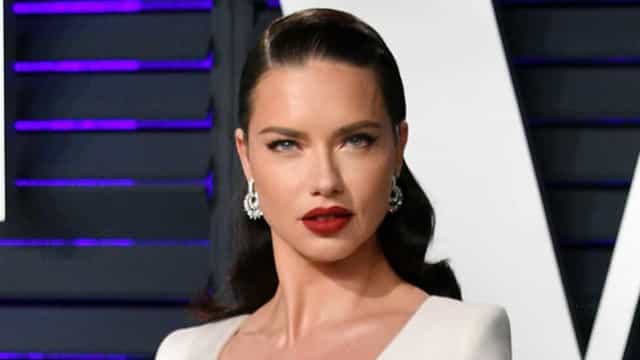 Adriana Lima anuncia nascimento de Cyan, seu 1º filho, e explica escolha do nome