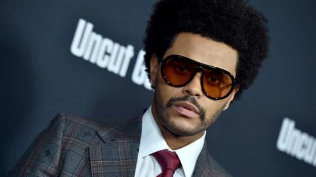 The Weeknd paralisa show lotado em Los Angeles ao perder a voz: ‘Está me matando’