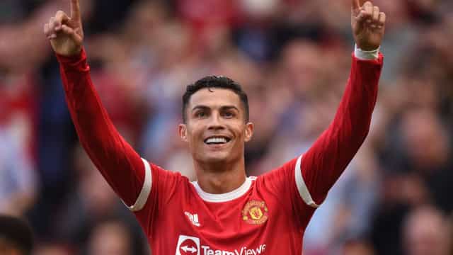Cristiano Ronaldo recusa proposta do Al-Hilal de R$ 1,24 bi e fica no United