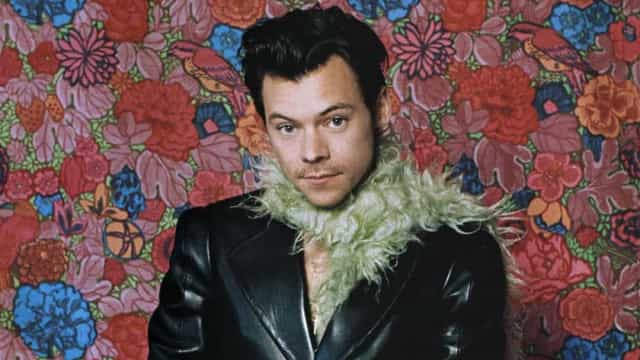 Harry Styles brinca com suposto cuspe em Chris Pine