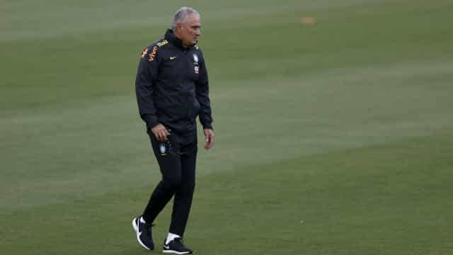 Tite inicia preparação para amistosos com seleção quase completa na França