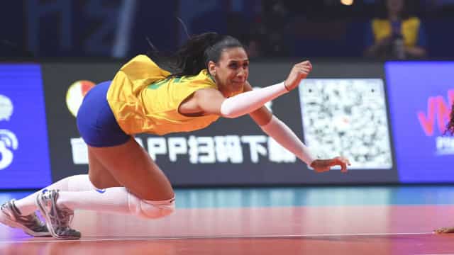 Jogadora de vôlei é afastada após ser diagnosticada com tumor no estômago