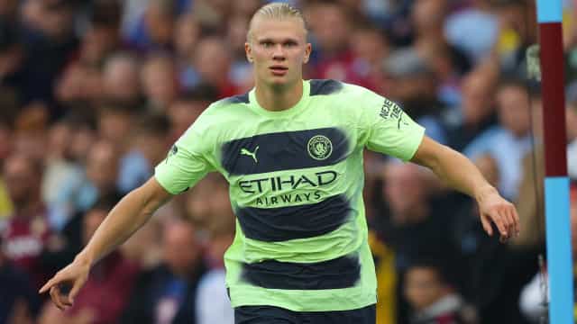 Haaland marca, mas Aston Villa busca empate com o City e ajuda o Arsenal