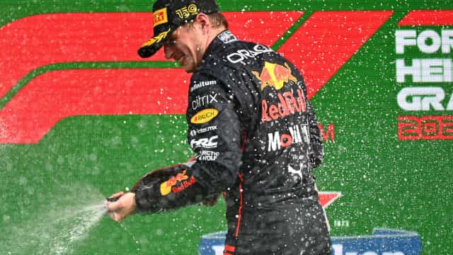 Verstappen vence na Holanda, faz a festa com a torcida e dispara na ponta da F-1