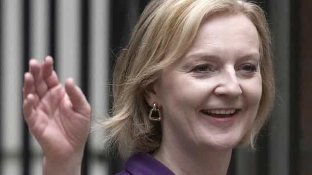 Quem é Liz Truss, nova primeira-ministra do Reino Unido