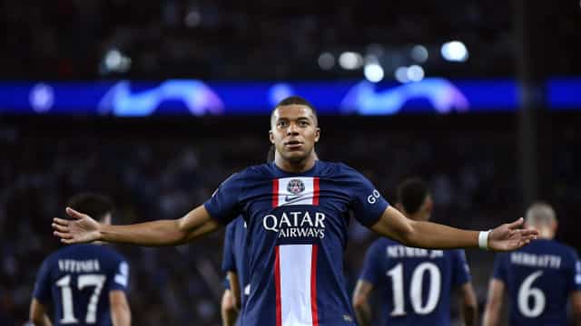 PSG vence Juventus com gols de Mbappé e assistência de Neymar