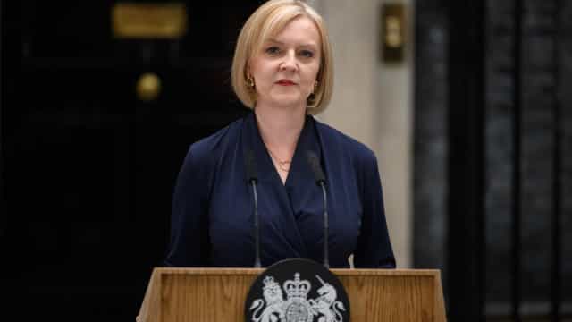 No Reino Unido, Truss defende plano fiscal que abalou mercados financeiros