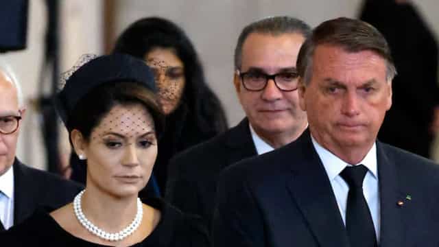 Apoiadores de Bolsonaro recebem presidente aos gritos em Londres