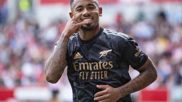 Gabriel Jesus marca, dança, e ajuda o Arsenal a assumir a liderança do Inglês