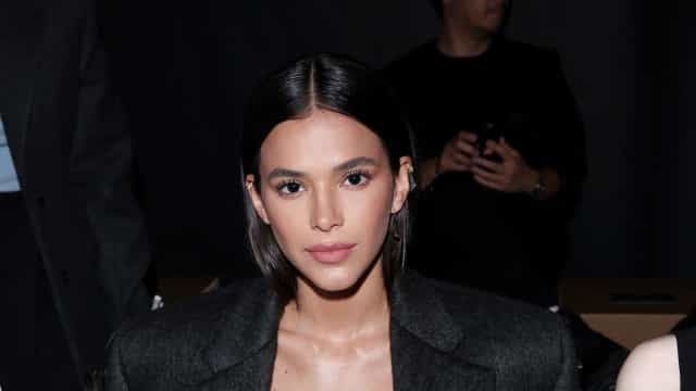 Bruna Marquezine posa ao lado de celebridades internacionais em desfile da Prada