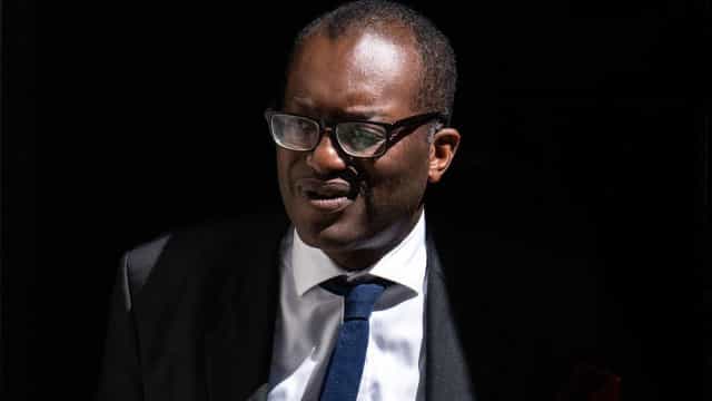 Reino Unido anuncia pacote de cortes de impostos, que exigirá forte endividamento