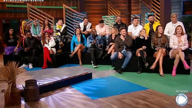 Beijos, treta e punições movimentam noite de festa em A Fazenda