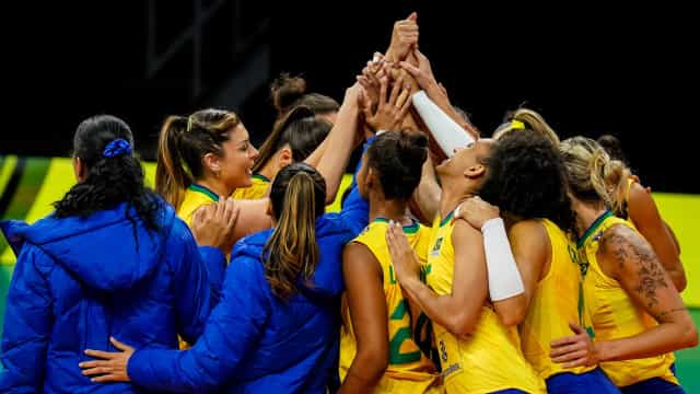 Brasil vence Colômbia com facilidade e vai à 2ª fase no Mundial de vôlei