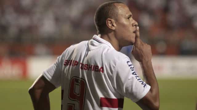 Luís Fabiano festeja Rogério Ceni e avisa que na decisão a ‘camisa pesa’