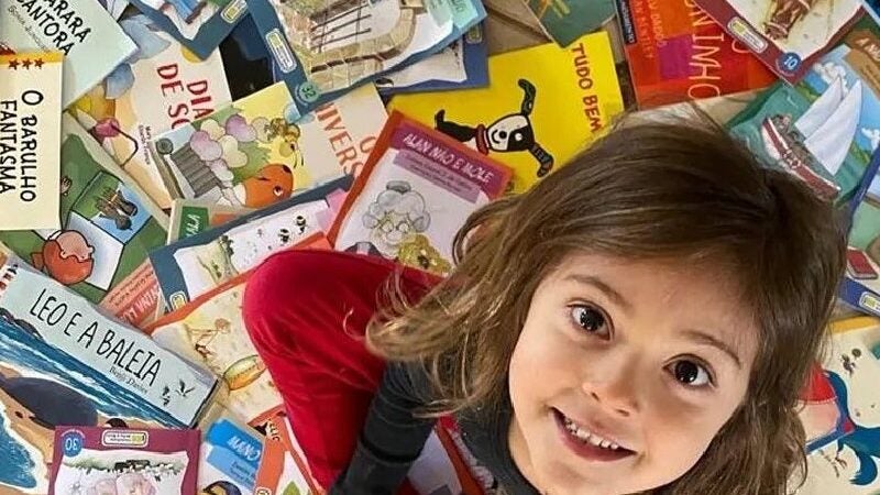 Brasileira gênio de 4 anos que já leu 100 livros entra para a Mensa