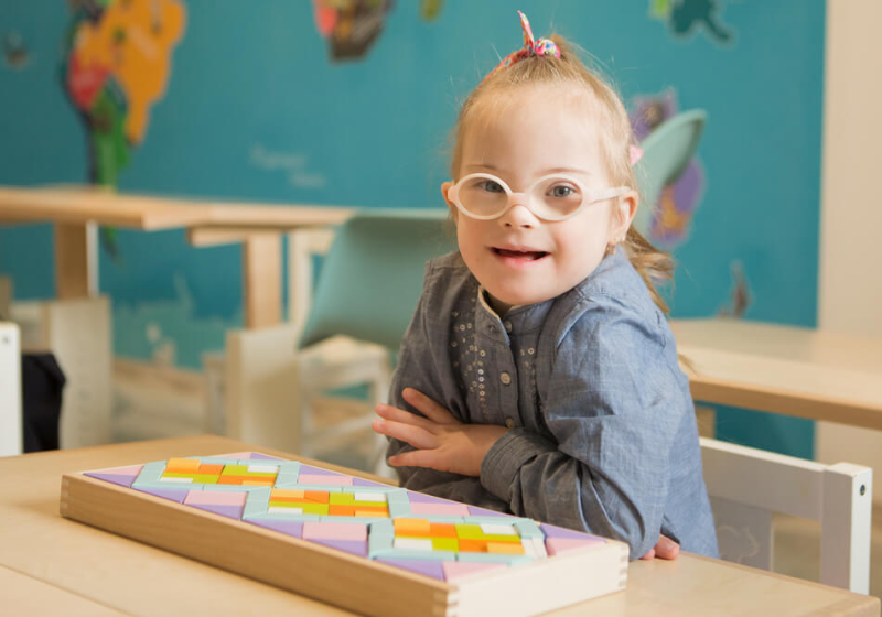 Síndrome de Down: tratamento inédito com hormônio reduz problemas cognitivos