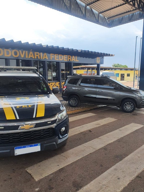 PRF apreende veículo adulterado