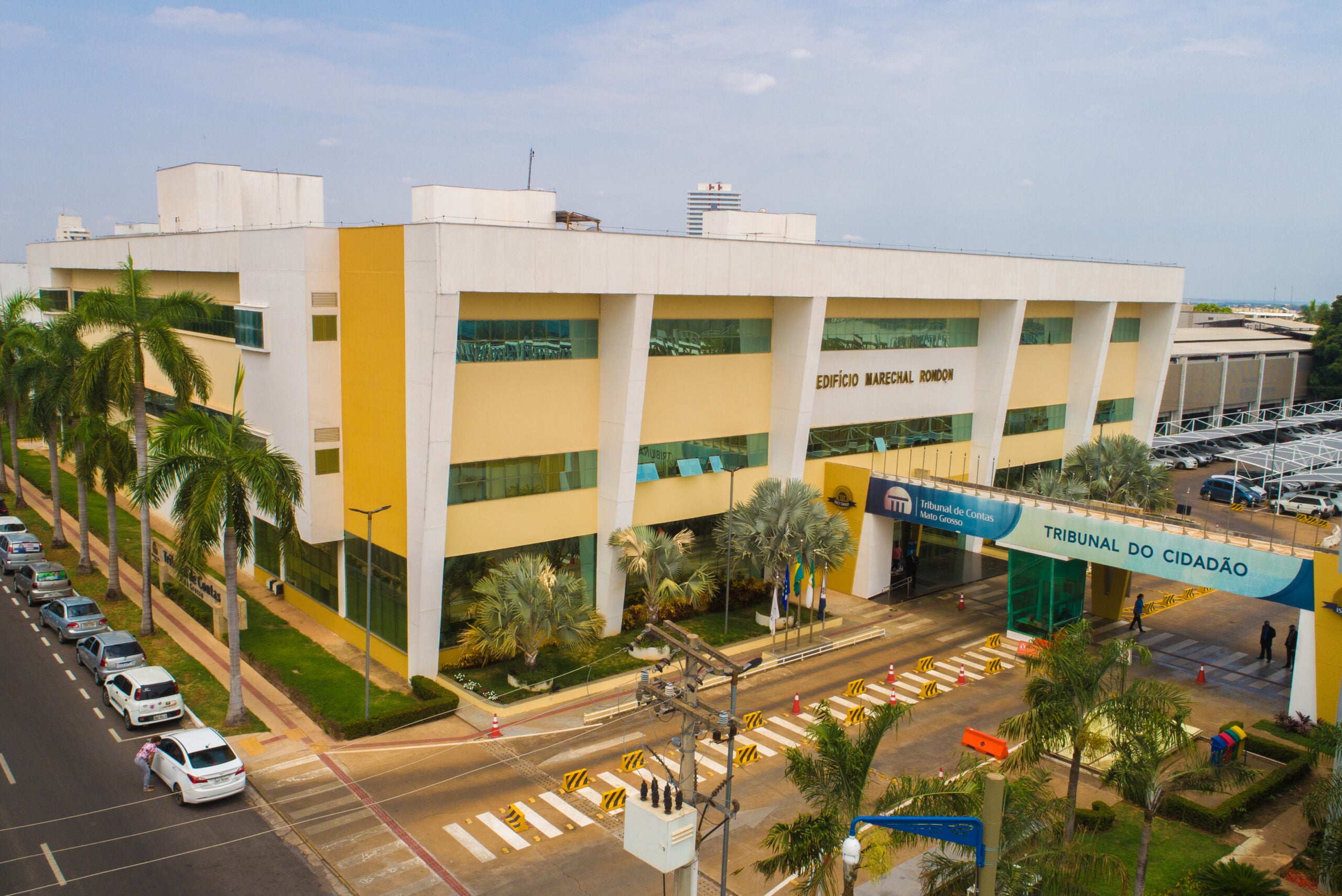 TCE e instituto debatem parceria para fiscalização de obras públicas em MT via imagens de satélite