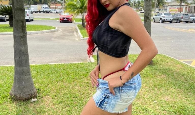 Musa do Flamengo Nanda Marques só usa calcinha preta ou vermelha em grandes decisões do time