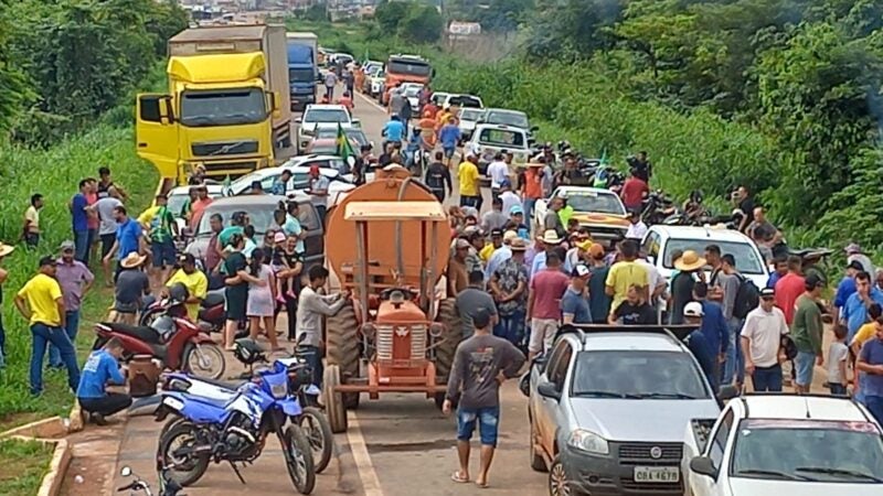 Em protesto Bolsonaristas bloqueiam a BR 163 em Guarantã do Norte
