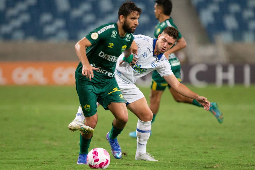 Cuiabá marca no fim, vence o Avaí e deixa zona do rebaixamento