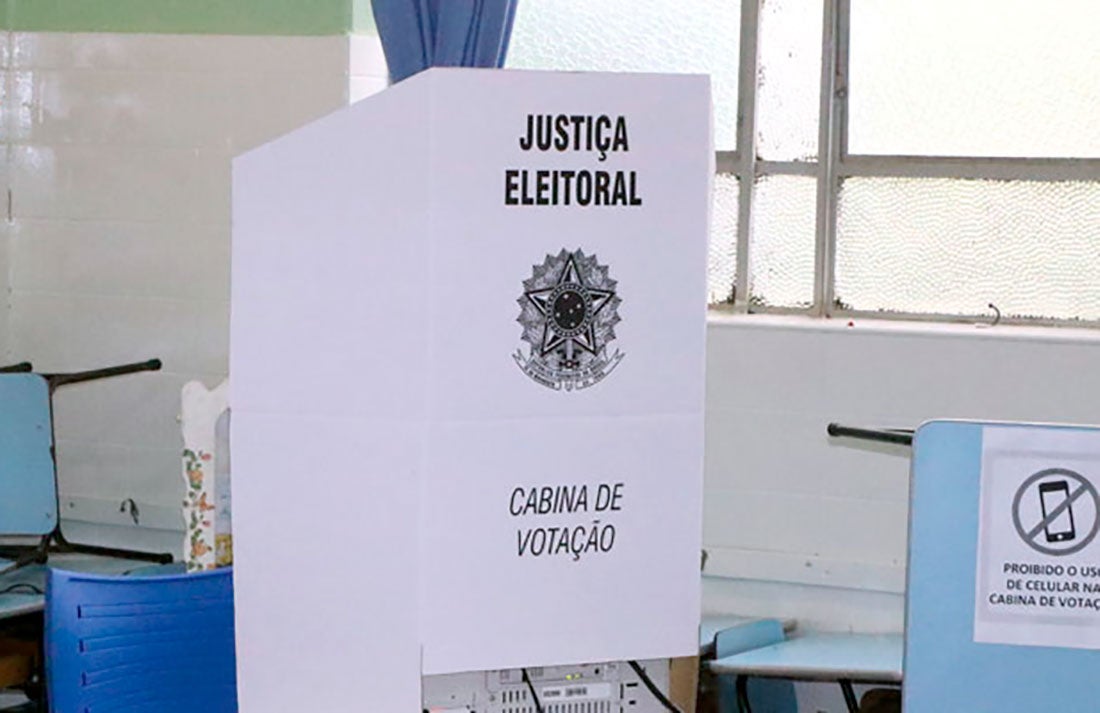 Mato-grossenses estão elegendo presidente, governador, senador e deputados; 16 urnas substituídas