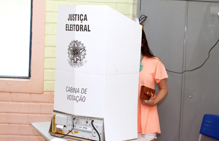 Mauro Mendes lidera apuração de votos para governador; Bolsonaro na frente em MT; acompanhe