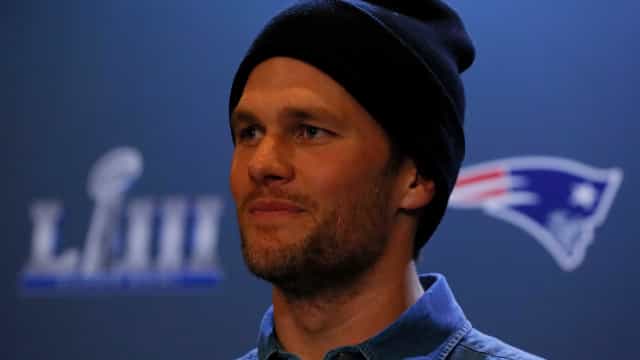 Tom Brady surge sem aliança em meio a rumores de crise com Gisele Bündchen