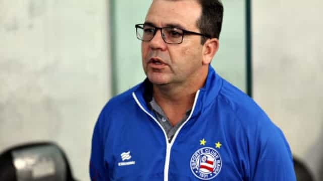 Bahia demite Enderson Moreira após tropeço diante da Chapecoense