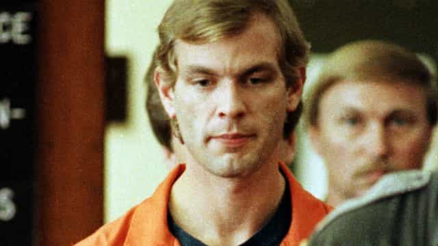 Mãe de vítima de Jeffrey Dahmer diz que fantasias do assassino causam gatilhos