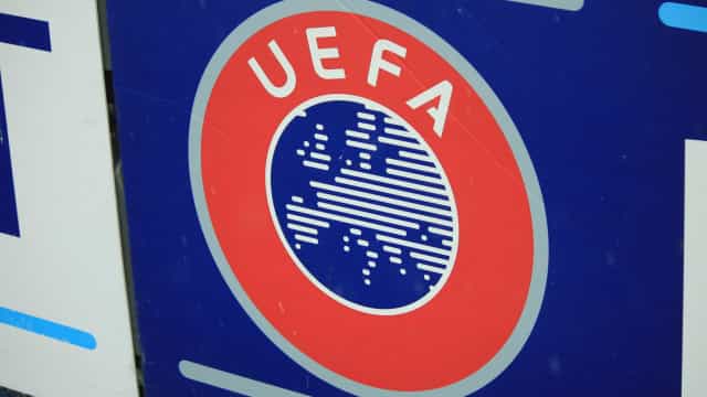 Uefa multa Celtic por faixa contra a monarquia após morte da rainha