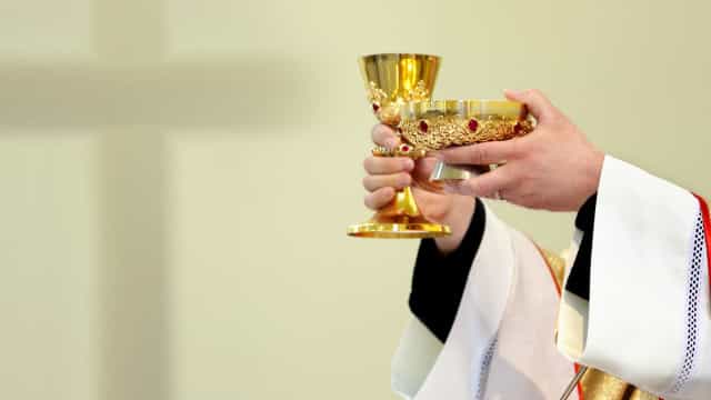 Missa é interrompida no PR após fiel dizer que padre pedia voto em Lula