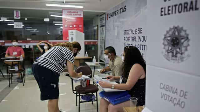 Mais de 156 milhões de brasileiros vão às urnas neste domingo