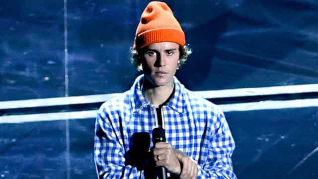 Justin Bieber anuncia novo adiamento de turnê para tratar da saúde