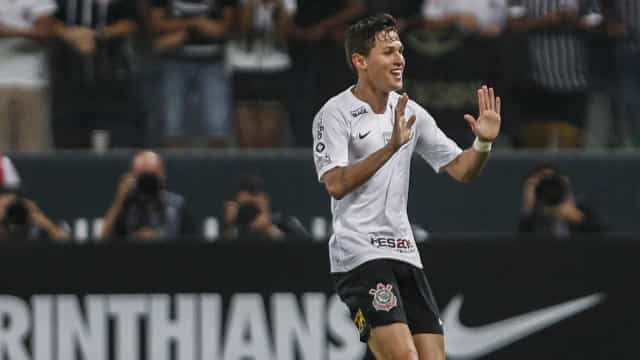 Mateus Vital completa 200 jogos no Corinthians em Goiânia: ‘Que venham mais 200’