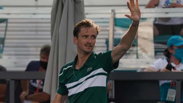 Daniil Medvedev é campeão em Viena; Auger-Aliassime vence na Basileia
