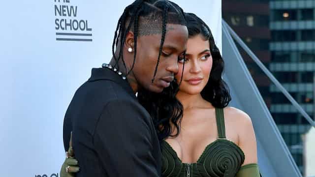 Travis Scott nega ter traído Kylie Jenner e diz não conhecer a modelo Rojean Kar
