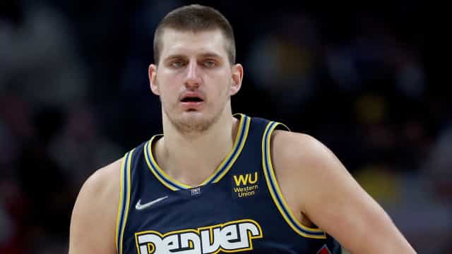 Jokic brilha, Nuggets vencem e Lakers somam 4ª derrota seguida na NBA