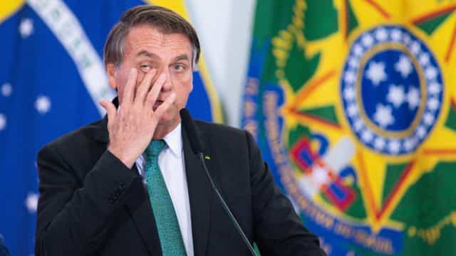 Bolsonaro antecipa calendário do Auxílio e conclui repasses antes do 2º turno