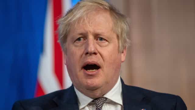 Boris Johnson anuncia que ficará de fora de disputa para primeiro-ministro