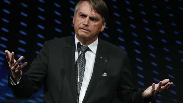 Governo Bolsonaro deve deixar de entregar livros didáticos
