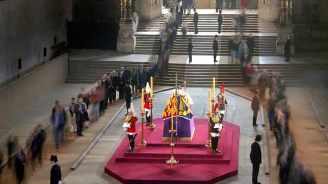 Diagnóstico de morte ‘por velhice’, como o da rainha Elizabeth II, divide médicos