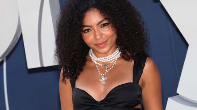 Any Gabrielly fala sobre carreira solo e comemora poder falar de política