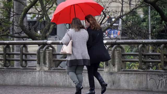 Semana começa com chuva na maior parte do país e previsão de 0°C no Sul