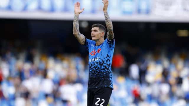 Napoli mostra força, vence a Roma e mantém a liderança no Campeonato Italiano