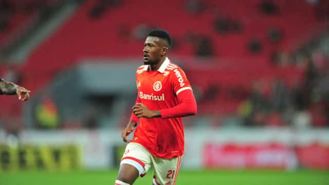 Inter vence Santos e assume vice-liderança do Brasileiro