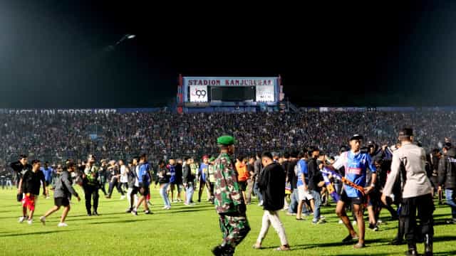 Violência em jogo de futebol deixa ao menos 127 mortos na Indonésia