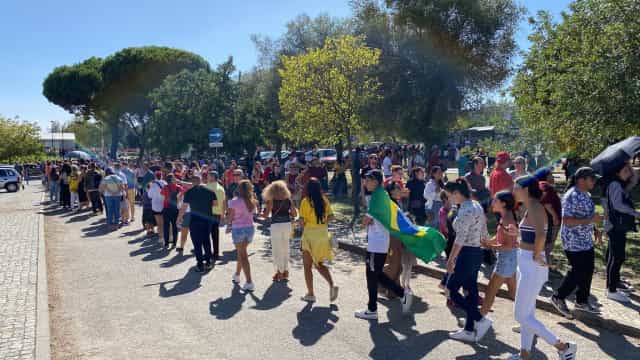 Brasileiros em Lisboa enfrentam horas na fila para votar
