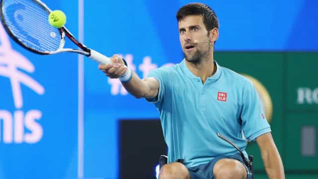 "Tentei jogar tênis em cadeira de rodas e é super difícil", diz Djokovic